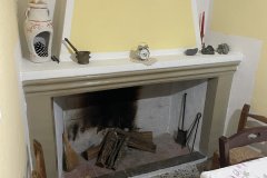 cucina-piano-terra-caminetto